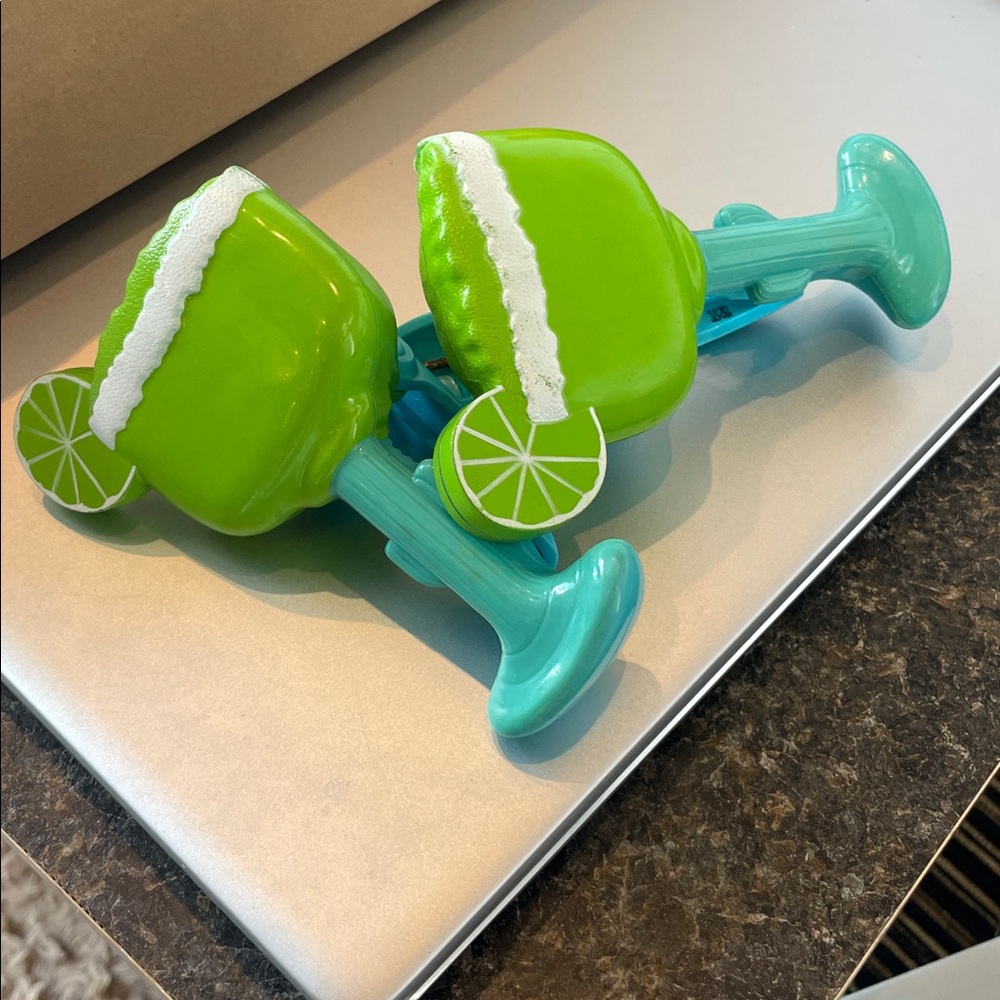 🏝️ Margarita theme plastic towel Clips for when using  lounge chairs  🏖️